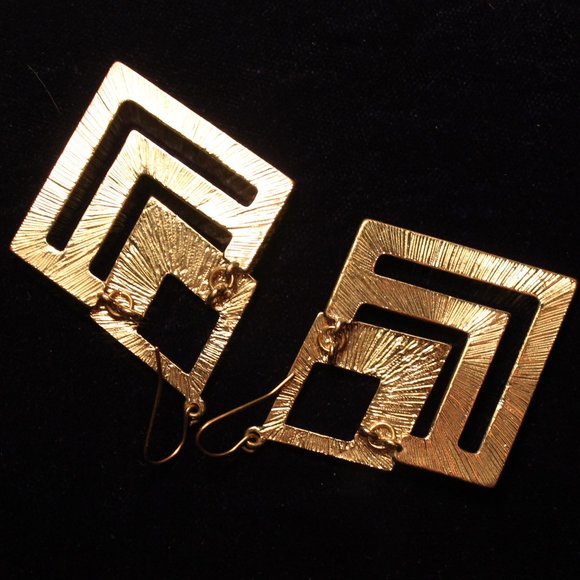 [UNKNOWN] Red Rhomboid Earrings - Picture 10 of 11